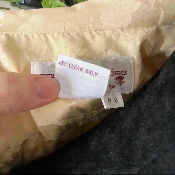 Vtg 90s Courtney Rhodes 100% Silk Buttercream Floral Necktie Blouse - Size 6P - Picture 7 of 9